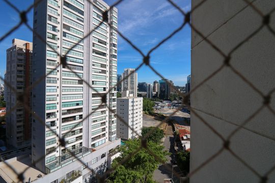 Comprar apartamento no Jardim das Acacias com 3 suítes, closet e piscina no condomínio. — Suíte 1