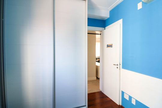 Comprar apartamento no Jardim das Acacias com 3 suítes, closet e piscina no condomínio. — Suíte 1