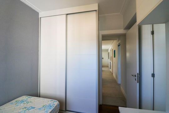 Comprar apartamento no Jardim das Acacias com 3 suítes, closet e piscina no condomínio. — Suíte 2