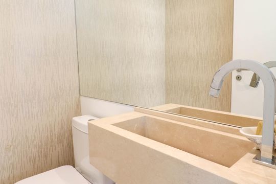 Comprar apartamento no Jardim das Acacias com 3 suítes, closet e piscina no condomínio. — Lavabo