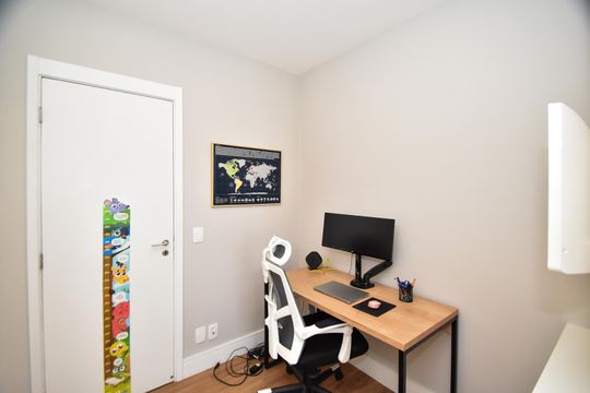 Comprar apartamento mobiliado em Pinheiros com 3 quartos, varanda e piscina no condomínio. — quarto 1