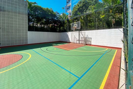 Comprar apartamento mobiliado em Pinheiros com 3 quartos, varanda e piscina no condomínio. — quadra