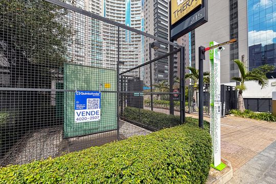 Comprar apartamento mobiliado em Pinheiros com 3 quartos, varanda e piscina no condomínio. — fachada do predio