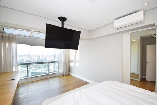 Comprar apartamento mobiliado em Pinheiros com 3 quartos, varanda e piscina no condomínio. — quarto 2