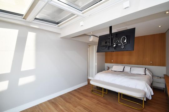 Comprar apartamento mobiliado em Pinheiros com 3 quartos, varanda e piscina no condomínio. — quarto 2