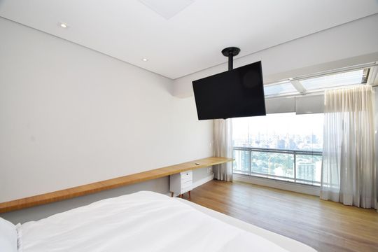 Comprar apartamento mobiliado em Pinheiros com 3 quartos, varanda e piscina no condomínio. — quarto 2