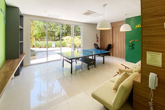 Comprar apartamento mobiliado em Pinheiros com 3 quartos, varanda e piscina no condomínio. — sala de jogos