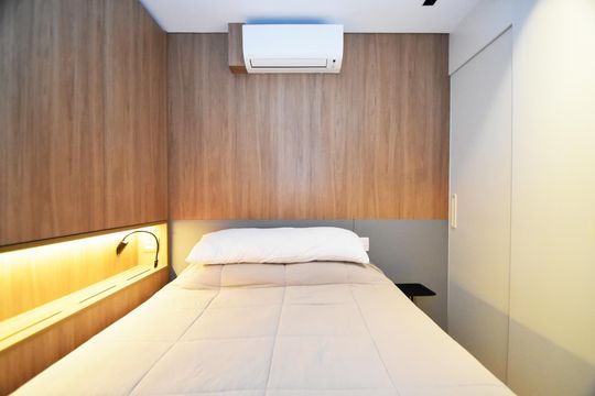 Comprar apartamento mobiliado em Pinheiros com 3 quartos, varanda e piscina no condomínio. — quarto 3