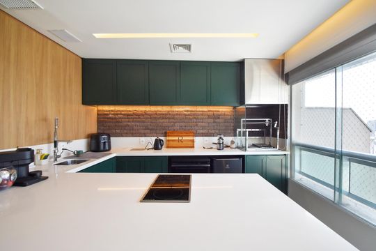 Comprar apartamento mobiliado em Pinheiros com 3 quartos, varanda e piscina no condomínio. — cozinha 1