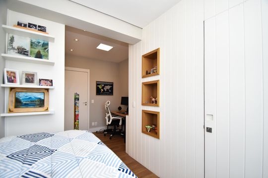 Comprar apartamento mobiliado em Pinheiros com 3 quartos, varanda e piscina no condomínio. — quarto 1