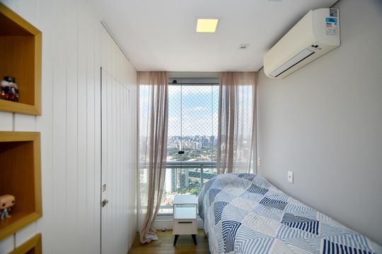 Comprar apartamento mobiliado em Pinheiros com 3 quartos, varanda e piscina no condomínio. — quarto 1