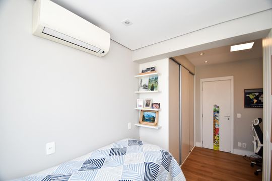Comprar apartamento mobiliado em Pinheiros com 3 quartos, varanda e piscina no condomínio. — quarto 1