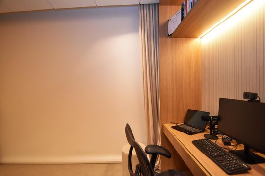 Comprar apartamento mobiliado em Pinheiros com 3 quartos, varanda e piscina no condomínio. — quarto 3