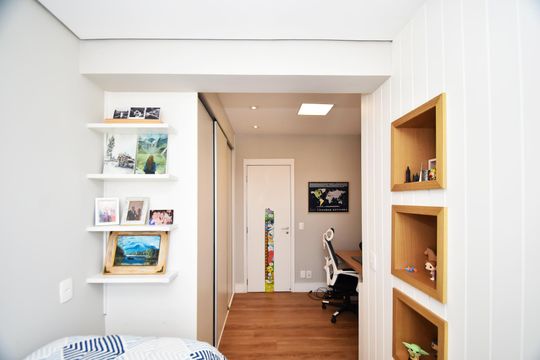 Comprar apartamento mobiliado em Pinheiros com 3 quartos, varanda e piscina no condomínio. — quarto 1