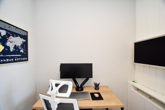 Comprar apartamento mobiliado em Pinheiros com 3 quartos, varanda e piscina no condomínio. — quarto 1
