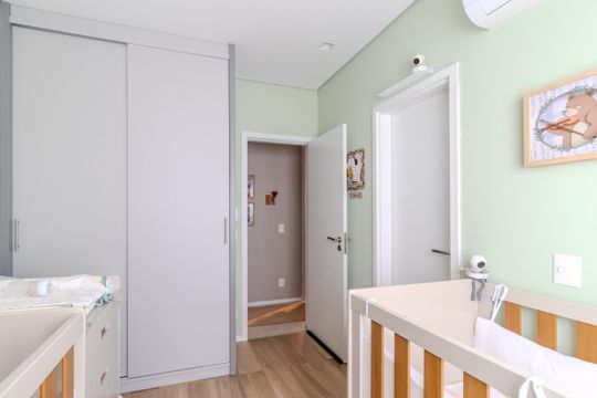 Comprar apartamento mobiliado com 3 quartos. — Quarto