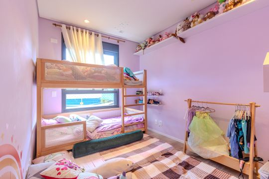 Comprar apartamento mobiliado com 3 quartos. — Quarto