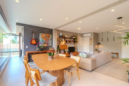 Comprar apartamento mobiliado com 3 quartos. — Varanda
