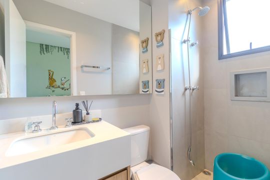 Comprar apartamento mobiliado com 3 quartos. — Banheiro