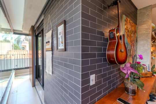 Comprar apartamento mobiliado com 3 quartos. — Varanda