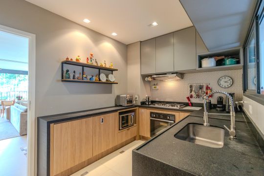 Comprar apartamento mobiliado com 3 quartos. — Cozinha