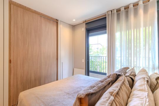 Comprar apartamento mobiliado com 3 quartos. — Quarto
