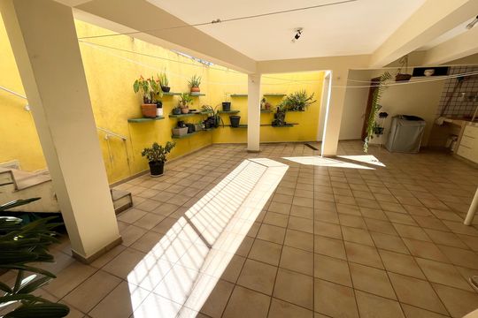 Casa no Parque Peruche com 3 quartos, varanda e permite animais. Ideal para compra. — Salão de festas