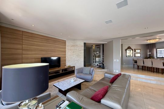 Apartamento à venda em Campo Belo com 5 quartos. — Sala