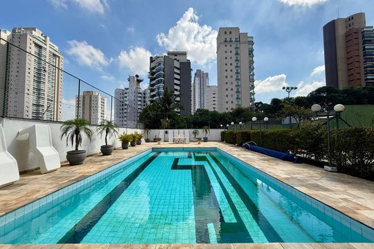 Apartamento à venda em Campo Belo com 5 quartos. — Piscina 