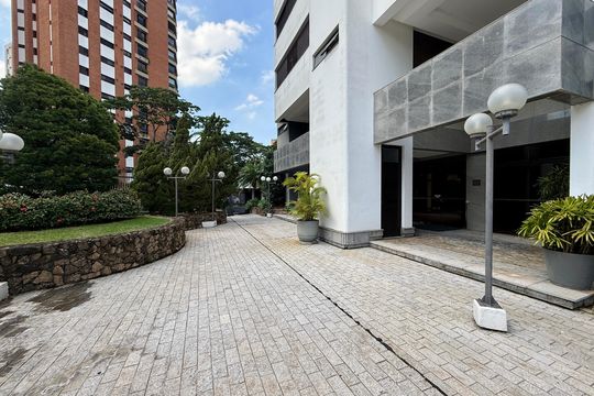 Apartamento à venda em Campo Belo com 5 quartos. — Área Comum
