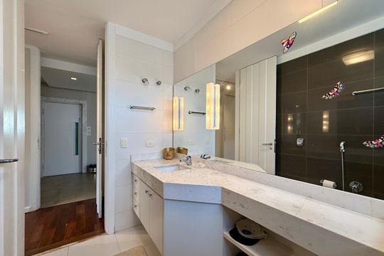 Apartamento à venda em Campo Belo com 5 quartos. — Banheiro Suíte 3