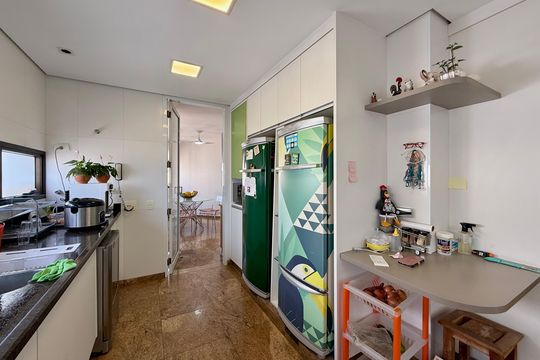 Apartamento à venda em Campo Belo com 5 quartos. — Cozinha 