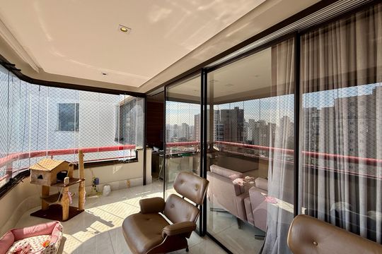 Apartamento à venda em Campo Belo com 5 quartos. — Sacada 