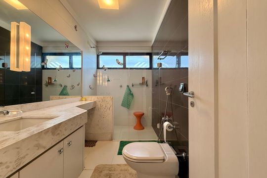 Apartamento à venda em Campo Belo com 5 quartos. — Banheiro Suíte 3