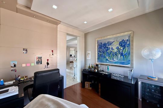 Apartamento à venda em Campo Belo com 5 quartos. — Escritório
