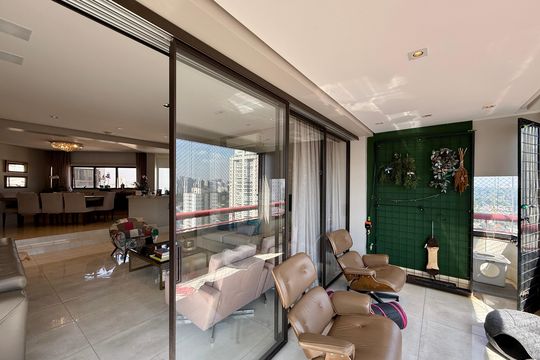 Apartamento à venda em Campo Belo com 5 quartos. — Sacada