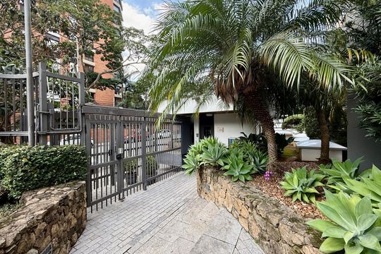 Apartamento à venda em Campo Belo com 5 quartos. — Entrada 