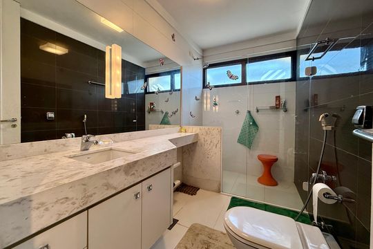 Apartamento à venda em Campo Belo com 5 quartos. — Banheiro Suíte 3