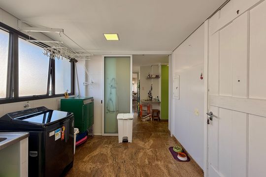 Apartamento à venda em Campo Belo com 5 quartos. — Área de Serviço 
