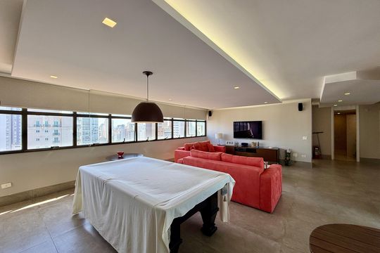 Apartamento à venda em Campo Belo com 5 quartos. — Cobertura 