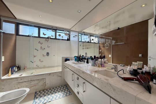 Apartamento à venda em Campo Belo com 5 quartos. — Banheiro Suíte 2