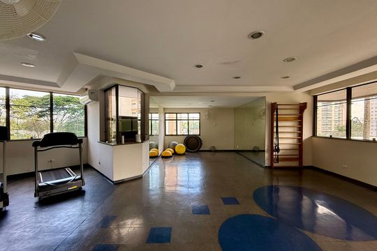 Apartamento à venda em Campo Belo com 5 quartos. — Academia