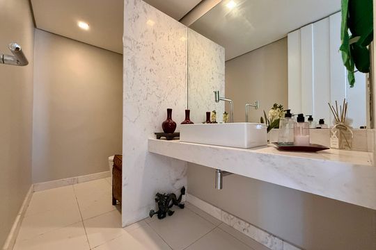 Apartamento à venda em Campo Belo com 5 quartos. — Lavabo 2