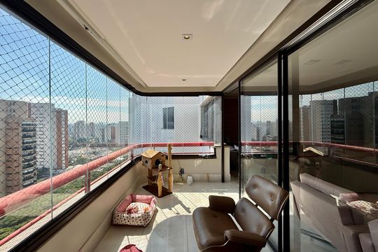 Apartamento à venda em Campo Belo com 5 quartos. — Sacada 