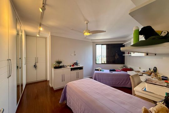 Apartamento à venda em Campo Belo com 5 quartos. — Suíte 1