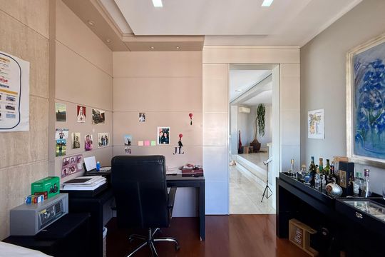 Apartamento à venda em Campo Belo com 5 quartos. — Escritório