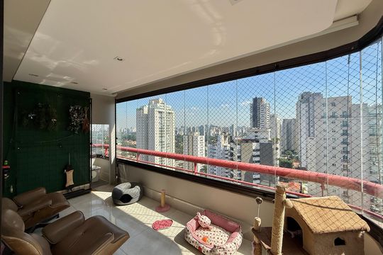 Apartamento à venda em Campo Belo com 5 quartos. — Sacada