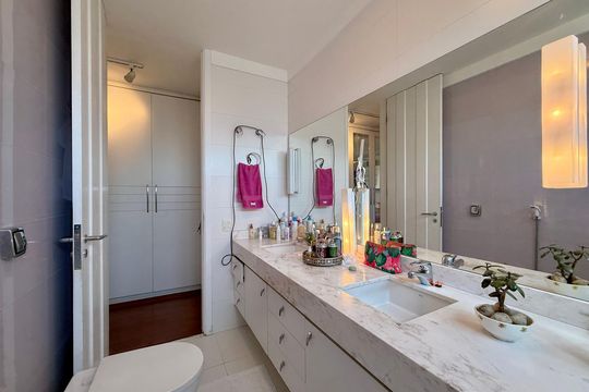 Apartamento à venda em Campo Belo com 5 quartos. — Banheiro Suíte 1