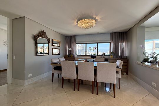 Apartamento à venda em Campo Belo com 5 quartos. — Sala