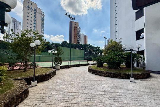 Apartamento à venda em Campo Belo com 5 quartos. — Área Comum